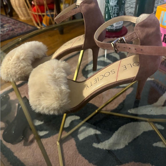 Sole Society Fluffy open toe heels 🩷 - Picture 4 of 4